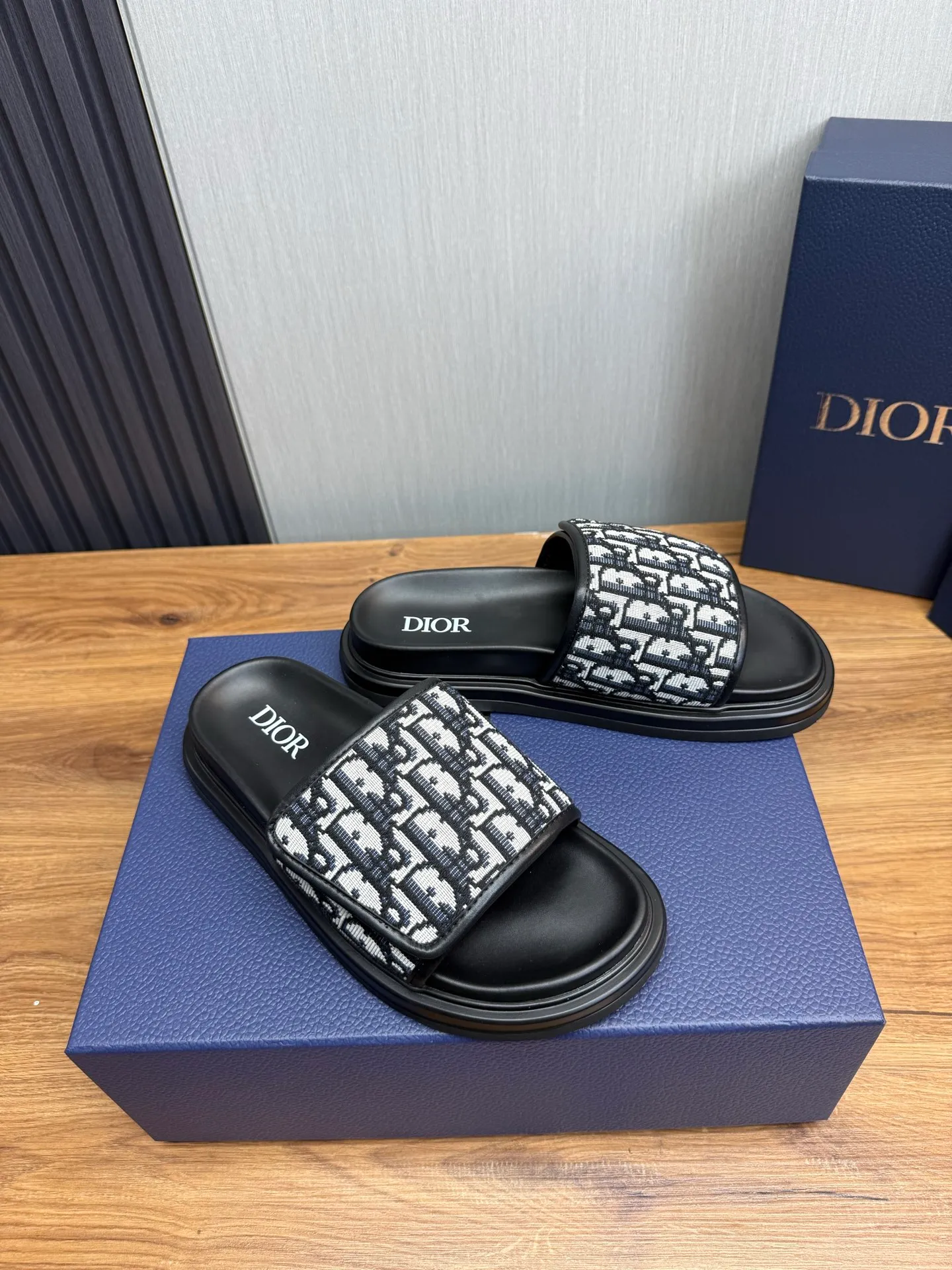 Men's shoes 💰280💰 Dior. Men's slippers 🩴Official website 1:1 production 38-45 yards 45 46 🉑️Customized original material shipped✅